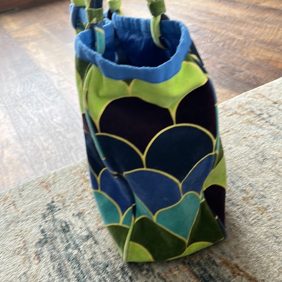 Gap scalloped pattern tote - Picture 3 of 4